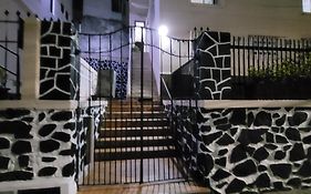 casa em rua tranquila a 200 metros do agito do Rio Vermelho e praia